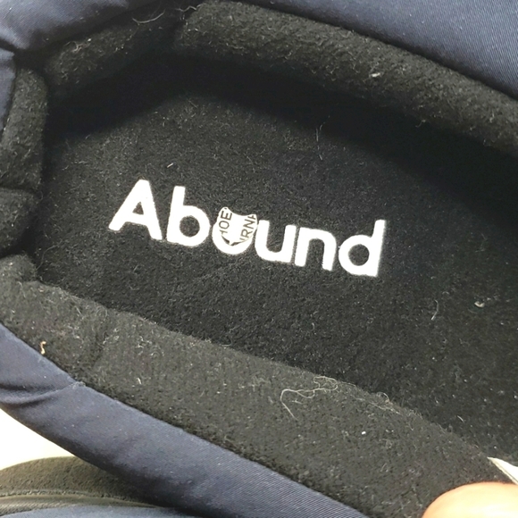 Abound Navy Blue Mr. Union Puffer Slipper Small 7/8 Quilted Nylon NWT - Picture 5 of 7